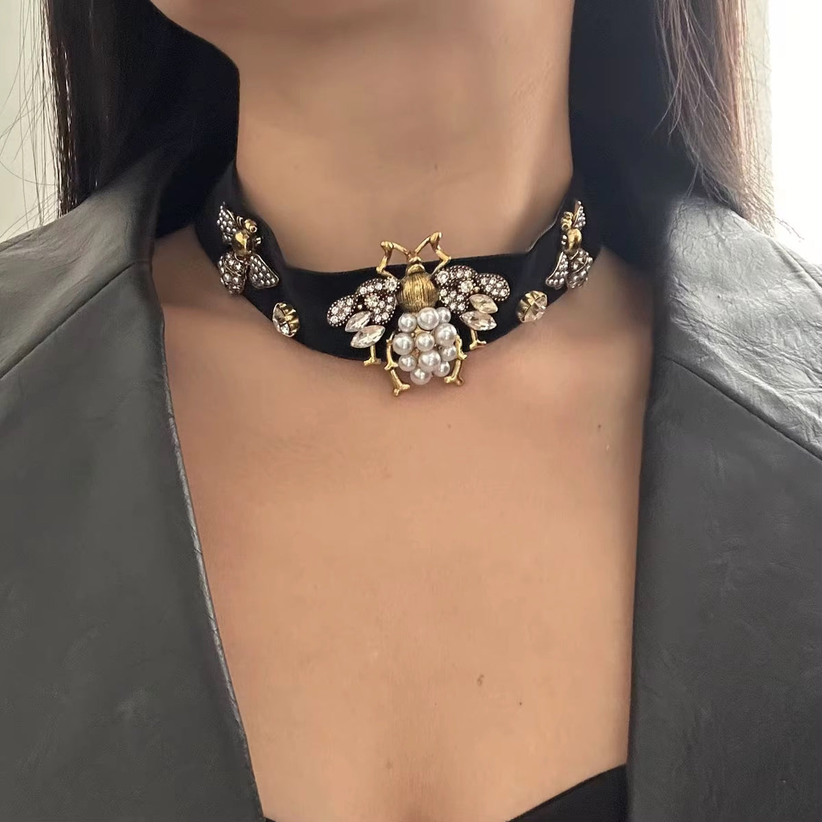 Bee Choker