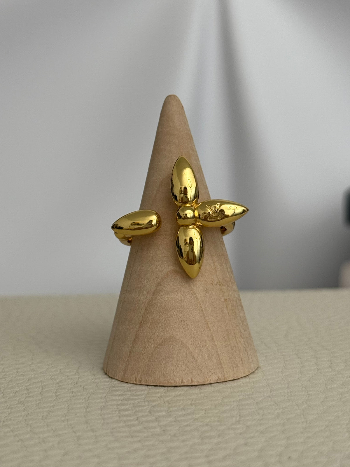 Lou 4 Leaf Open Ring